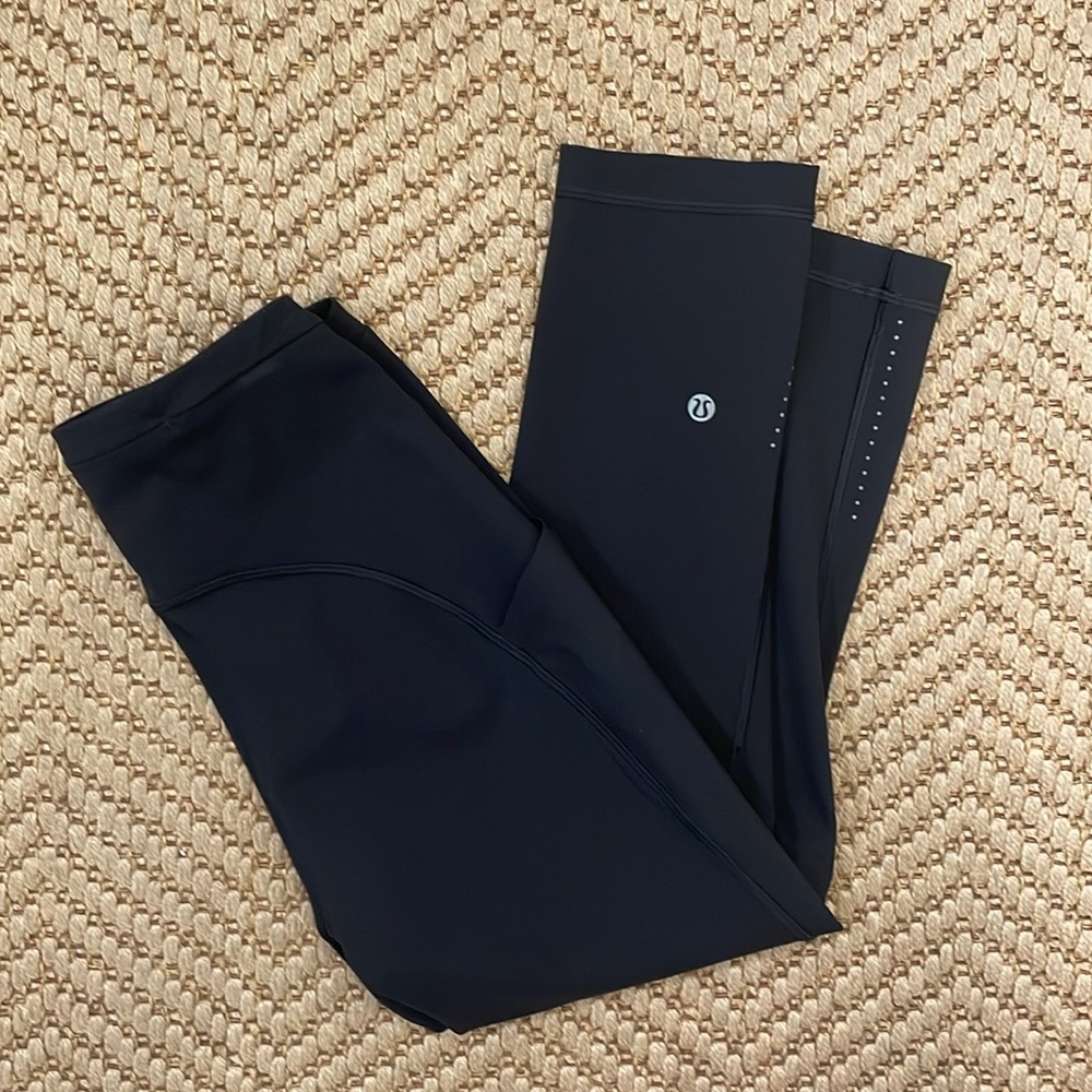 Lululemon - Athletic Capri Yoga Leggings - Black - 8